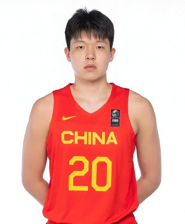 包含开拓者社媒更新视频：杨瀚森带你感受身高2米16是一种什么体验的词条