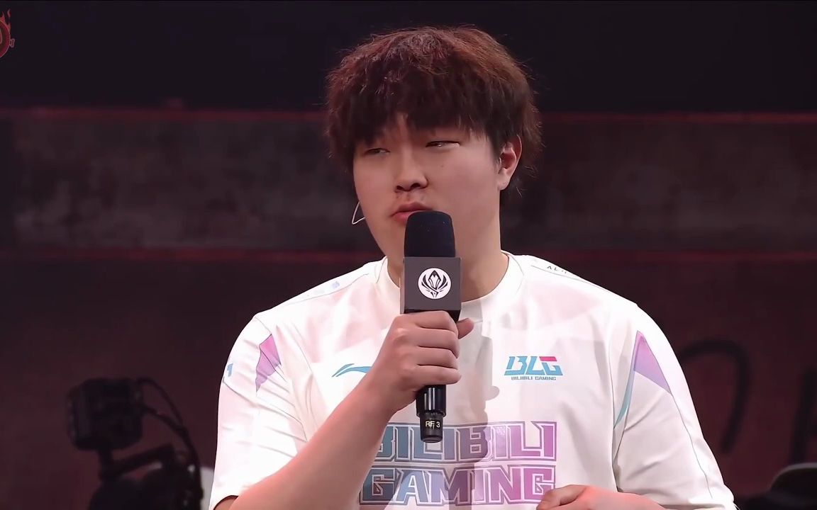 BLG2-1FLY：巨大领先仍惊心动魄，BLG有惊无险拿到赛点的简单介绍