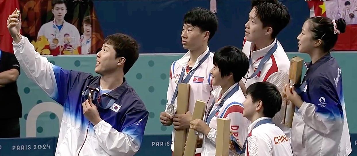 韩国运动员斩获男子团体铜牌